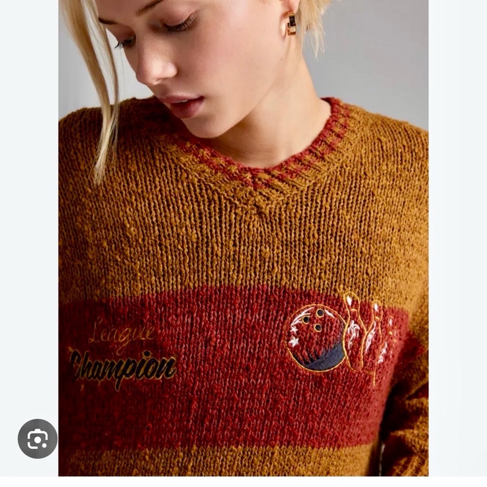 BDG V-Neck Sweater - Brown and Red